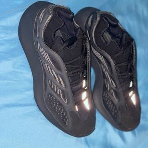 Adidas Yeezy 700 V3 Mens